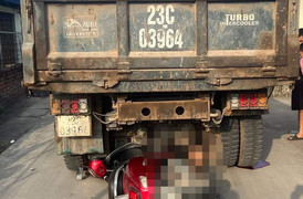 Phẫn nộ xe tải lùi bất cẩn khiến tài xế xe máy điện tử vong