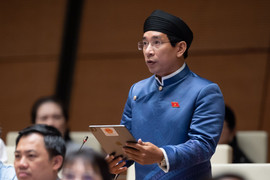 ĐBQH: Nhiều khách hàng xem mình là thượng đế, có hành vi chưa đúng mực