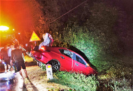 Hà Tĩnh: Ô tô chở 6 người lao xuống hồ, 2 người chết thương tâm