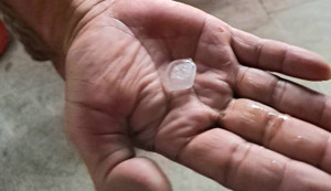 Sau nắng nóng, mưa đá xuất hiện ở miền núi Nghệ An