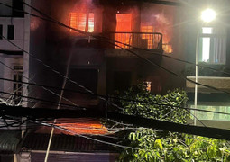 TP.HCM: Cháy nhà lúc nửa đêm, 3 người thương vong