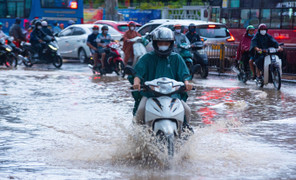 Tin dự báo thời tiết nguy hiểm trên biển và mưa dông diện rộng kéo dài ở Nam Bộ