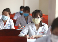 Cần thận trọng đưa môn Ngữ văn vào xét tuyển ngành Y