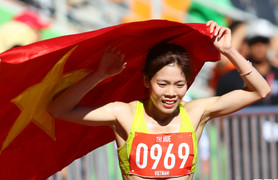 Phạm Thị Huệ giành HCV ở cự ly sở trường của Nguyễn Thị Oanh
