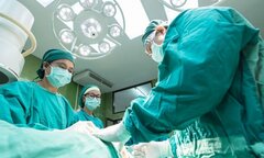 Qua đời oan uổng khi nhổ cùng lúc 12 cái răng nhưng không được bác sĩ cầm máu