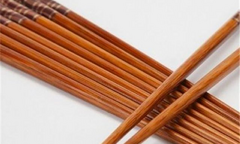 Mẹo phân biệt đũa gỗ tự nhiên và đũa nhuộm phẩm màu