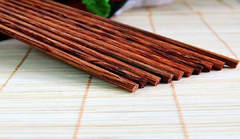 Cách xếp hàng trăm đôi đũa bị ngược đầu trong 1 nốt nhạc