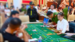 Khởi tố các đối tượng cầm đầu ổ đánh bạc lớn tại khách sạn ở Nha Trang