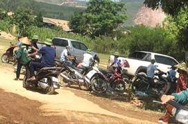 Công nhân mỏ đá ở Nghệ An trượt chân rơi xuống đất chết thương tâm