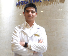 Mắc 2 bệnh hiếm cùng lúc, bác sĩ trẻ quyết tâm giúp đỡ trẻ em đồng cảnh ngộ