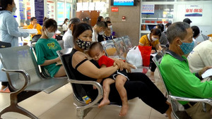  Nắng nóng gay gắt, trẻ em nhập viện tăng cao 