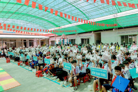 CapitaLand Development hỗ trợ dụng cụ học tập cho 1.400 học sinh