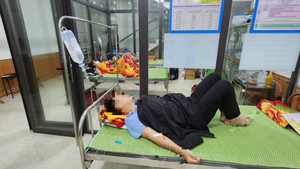 48 người bị ngộ độc sau ăn cỗ cưới nấu cạnh chuồng gia cầm