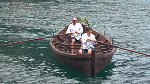 Độc đáo: Hạ thủy chiếc thuyền làm từ 1.700kg ‘socola’ ở Tây Ban Nha