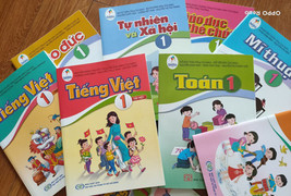 Giá sách giáo khoa mới tăng cao: Làm sao để không loạn giá?