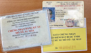 Điều khiển xe máy cần có những giấy tờ gì? 