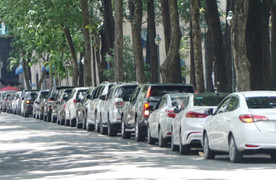 Quy định đỗ xe cách vỉa hè bao nhiêu?