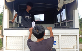 Công an vào tận nhà đón hai thí sinh ngủ quên đến điểm thi