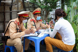 Bị CSGT dừng xe, người vi phạm gọi điện cầu cứu nhưng bất thành