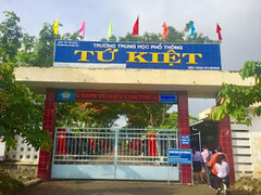 Nữ sinh quên giấy tờ thi, Thiếu tá công an vội vã chở về lấy