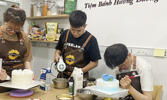 'Dị nhân' làm bánh