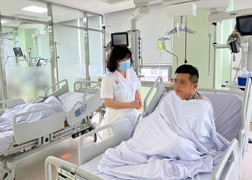 Sức khoẻ hai bố con hôn mê sau khi ngủ trong ô tô hiện ra sao?