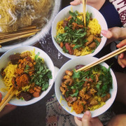 Ở Huế có món bún xào dân dã, là kí ức tuổi thơ của bao người nơi cố đô