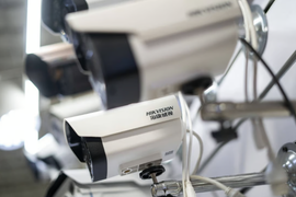 Anh loại bỏ thiết bị giám sát Trung Quốc khỏi các địa điểm nhạy cảm