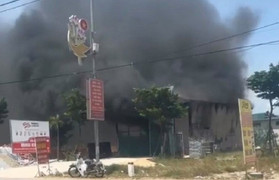 Quảng Bình: Cháy lớn gây hỗn loạn ở thị trấn Kiến Giang