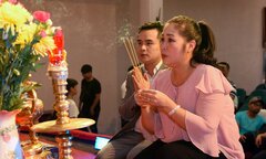 Loại nước nào một số nghệ sĩ Việt không dám uống trước khi lên sân khấu?