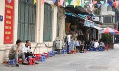 Hà Nội nắng nóng gay gắt, hàng quán vỉa hè 'đói' khách