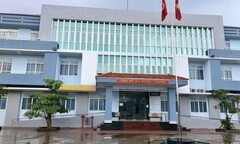 Chủ tịch xã gửi đơn nghỉ việc qua bưu điện rồi... nghỉ luôn