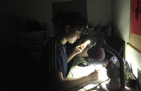 Tránh nóng 'mùa mất điện', học sinh ôn thi bên chậu nước đá, đốt nhang muỗi 