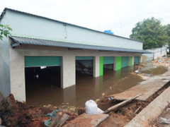 Sạt lở trong đêm, 5 căn nhà ở Long An bị sụt lún