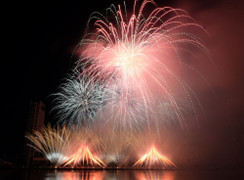 Màn trình diễn 'Tình yêu không biên giới' trong lễ hội pháo hoa quốc tế Đà Nẵng