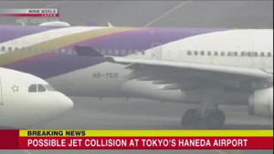 Hai máy bay va chạm tại sân bay Nhật Bản, một chiếc gãy cánh