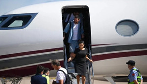 Messi tạo cơn sốt khi đến Trung Quốc