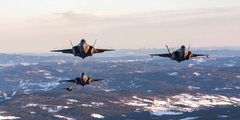 Loạt tiêm kích F-35 Mỹ 'gầm rú' sát St.Petersburg để biểu dương lực lượng