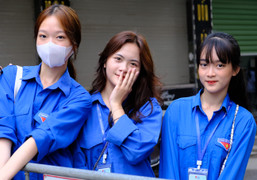 Ngắm nhan sắc những tình nguyện viên xinh đẹp trong kỳ thi vào lớp 10 Hà Nội