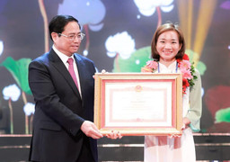 Nguyễn Thị Oanh nhận Bằng khen điển hình tiên tiến tiêu biểu toàn quốc