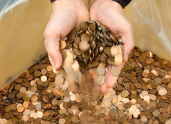 Chàng rể dọn nhà phát hiện kho báu bí mật hàng thập kỷ của bố vợ