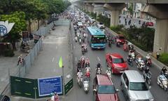 Tuyến đường đông đúc nhất Thủ đô bao giờ thoát nạn lô cốt?