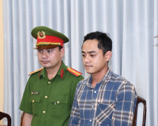 Khởi tố thanh niên chặn đường, đập xe cấp cứu ở Trà Vinh