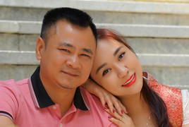 Vợ kém 12 tuổi của Tự Long phản ứng thế nào khi bị nói xấu, đặt điều?