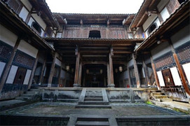 Ngôi nhà cổ xây dựng hơn 100 năm trên đầm lầy nhưng không hề bị sụt lún