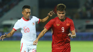 HLV Hong Kong (Trung Quốc) trách trọng tài giúp tuyển Việt Nam thắng