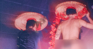 Đình chỉ hoạt động 18 tháng đơn vị tổ chức show thời trang 'áo yếm lộ vòng 3'