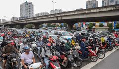 Cử tri Hà Nội đề xuất nghiên cứu xén dải phân cách đường Khuất Duy Tiến