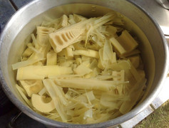 Hôn mê sau 5 phút uống nước măng chua