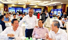 Cuối tuần, Chủ tịch UBND TP.HCM ngồi cà phê cùng doanh nghiệp